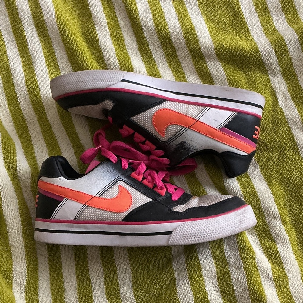 Nike Delta Force Sneakers – Black/White with Orange Swoosh & Pink Laces sz 6.5